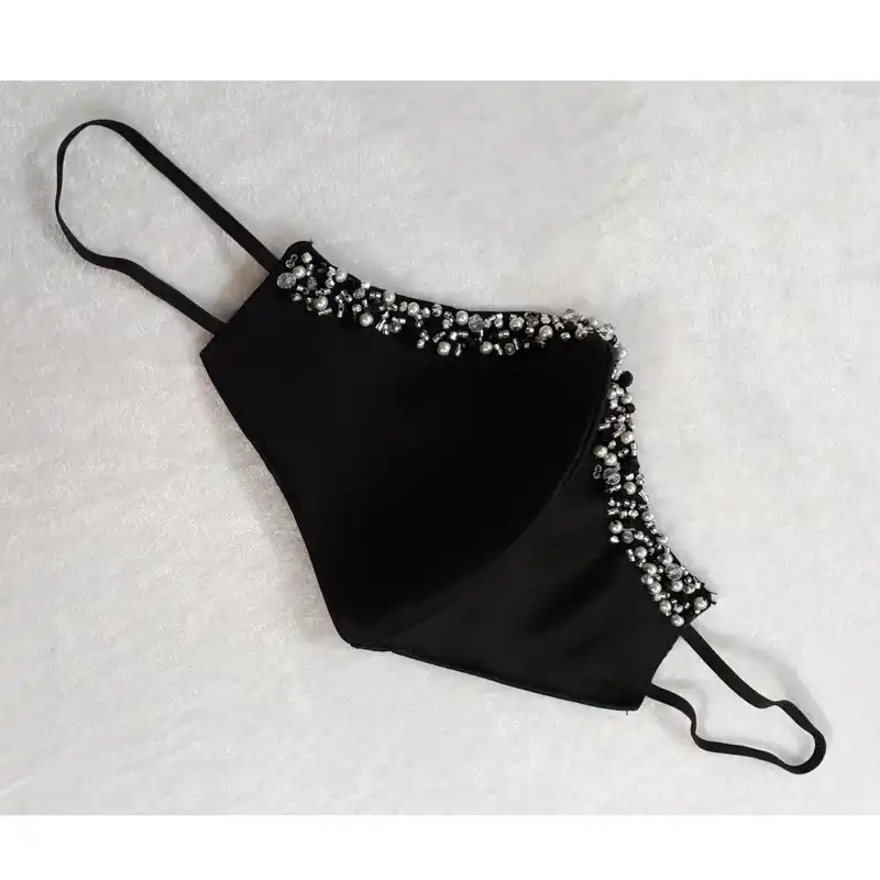 ماسک پارچه ای زنانه مدل سنگدوزی