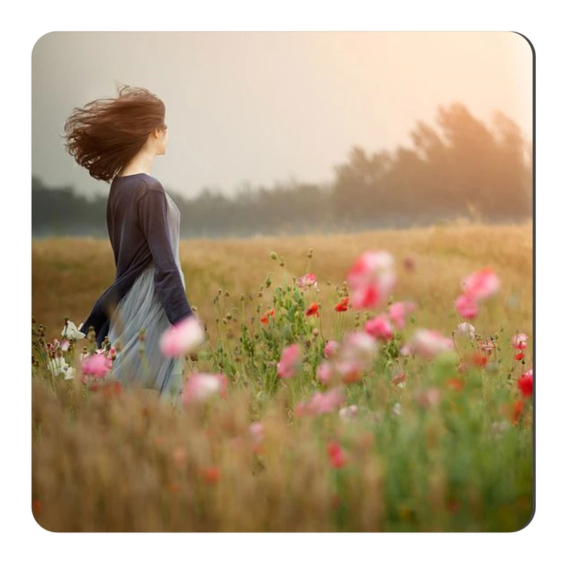 	 مگنت طرح دختری در دشت گل کد NIM2162 