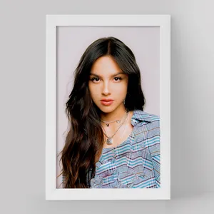 تابلو خندالو مدل اولیویا رودریگو Olivia Rodrigo کد 19261