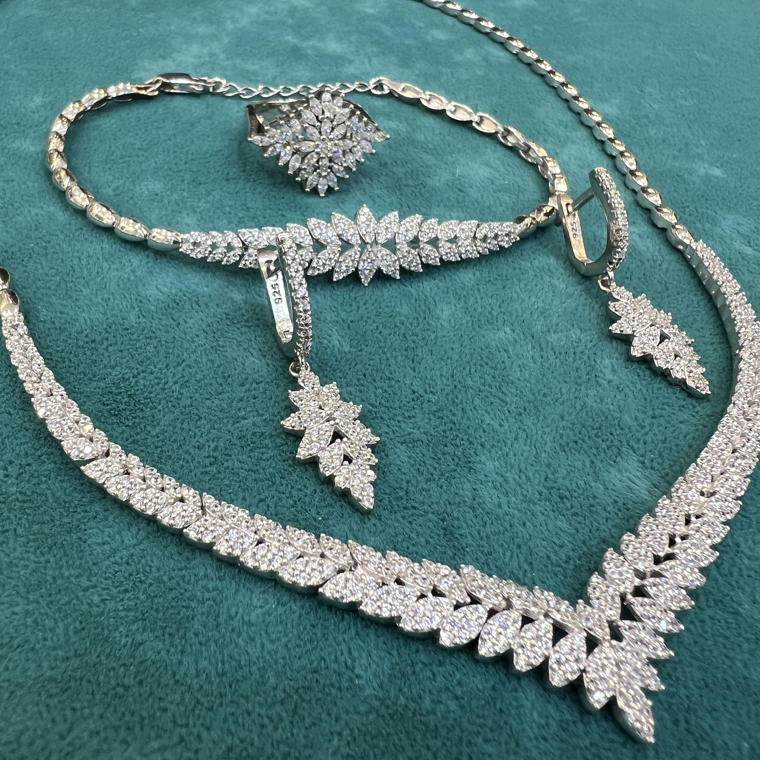 ست نقره زنانه مدل سوپر لوکس جواهری مزین به روکش طلای 34-531