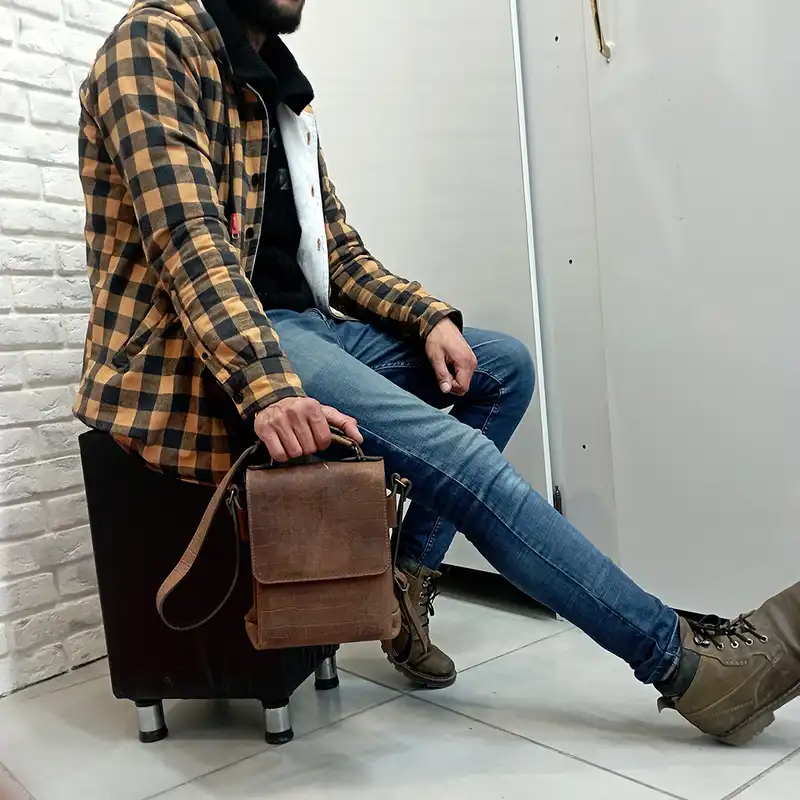 کیف رودوشی چرمی مدل ایزان