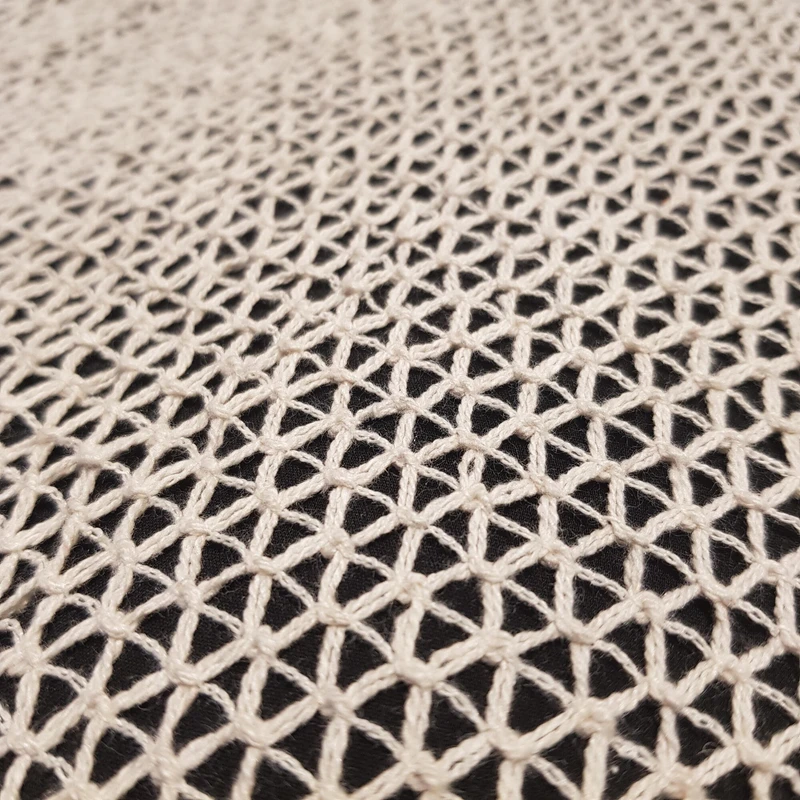 پارچه لباس عرض ۱.۵ متر مدل قلاب بافی هندی رنگ شیری