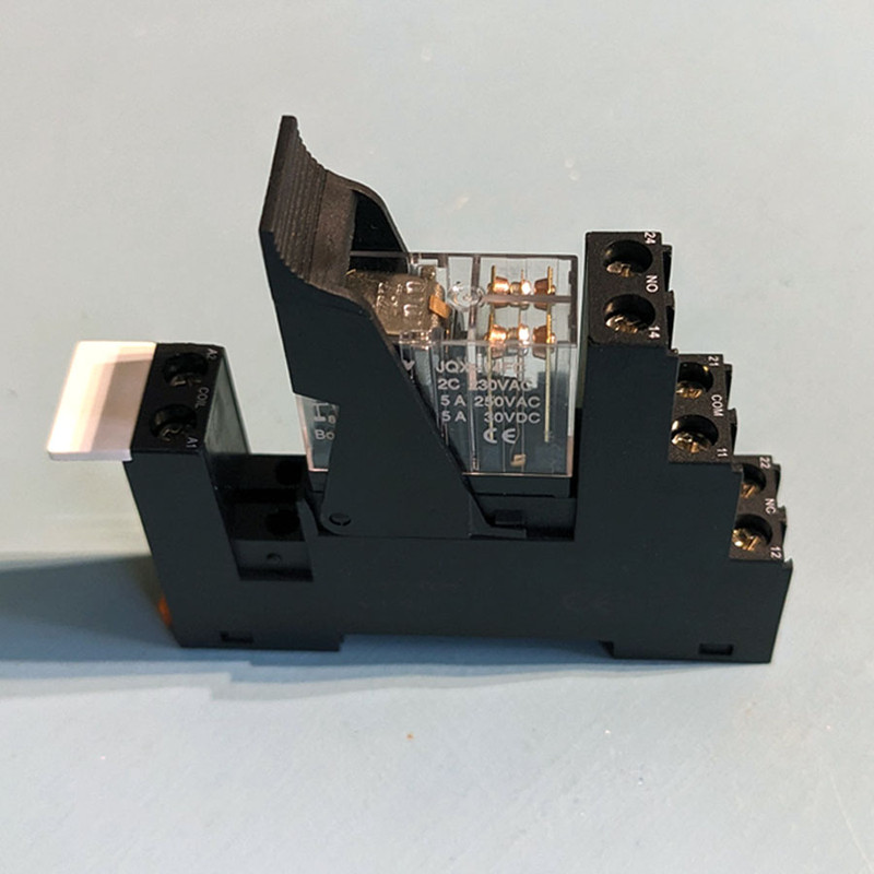 رله دوکنتاکت کنترون مدل 220VAC-5A به همراه پایه