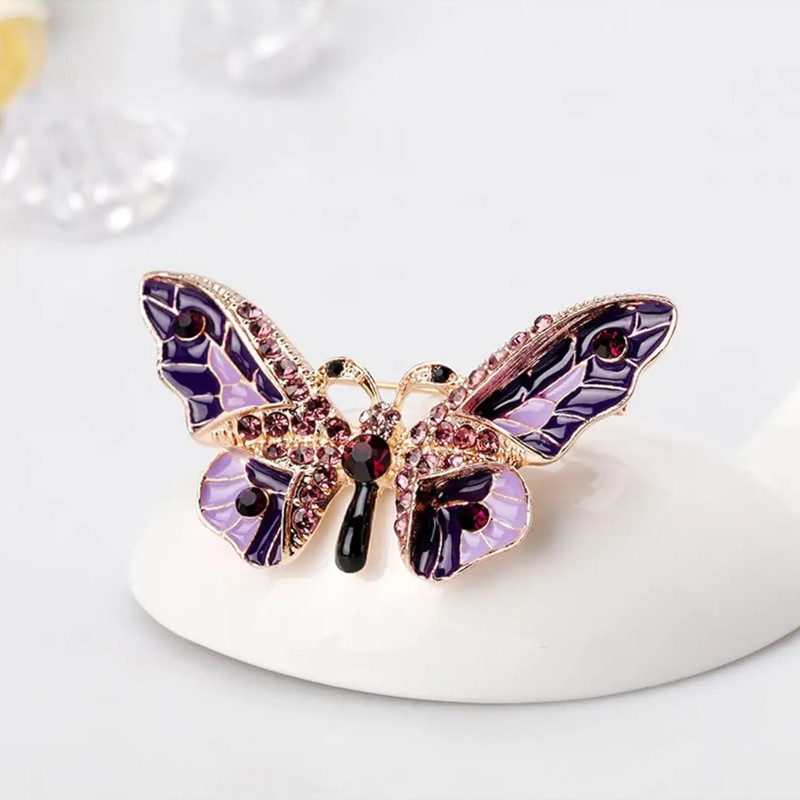 گل سینه زنانه مدل پروانه مجلل نگین دار