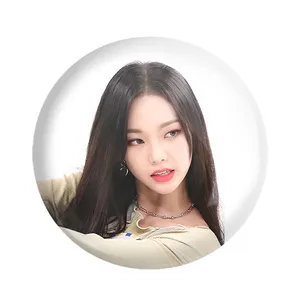 مگنت خندالو طرح کارینا گروه آسپا Aespa کد 12470