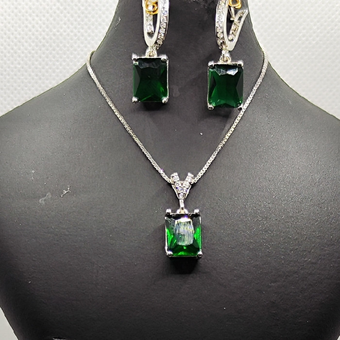 نیم ست نقره زنانه مدل سنگ زمرد کد 588