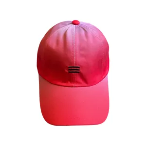 کلاه کپ زنانه مدل ابر و بادی