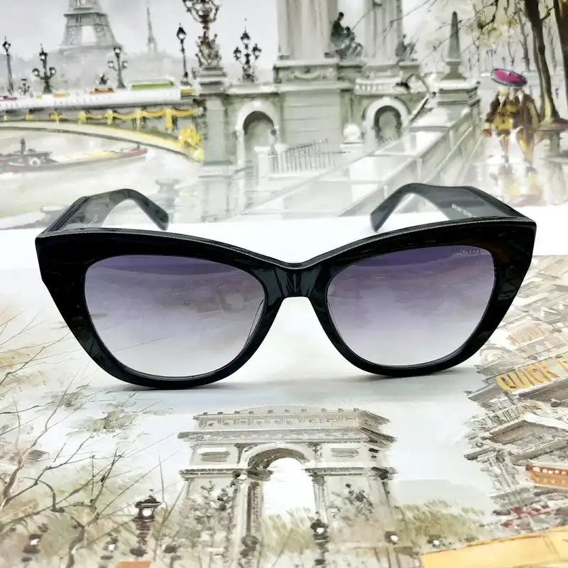 عینک آفتابی زنانه پرادا مدل SPR58W-1ab-5w1