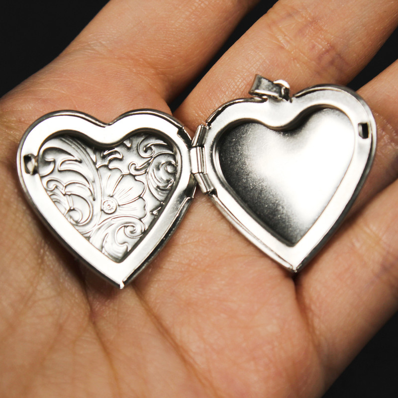 آویز گردنبند زنانه مدل لاکت قاب عکسی طرح قلب گل گلی