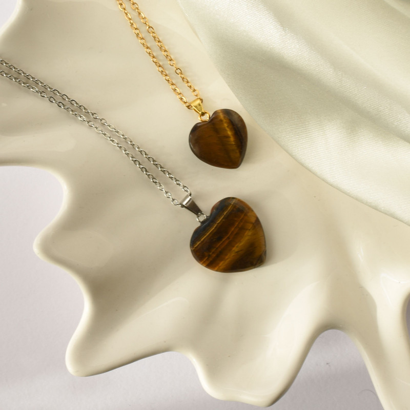 گردنبند زنانه مدل قلب سنگ چشم ببر