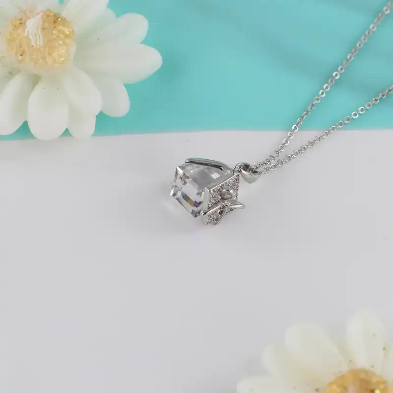 گردنبند زنانه مدل پاپیون کد ne432