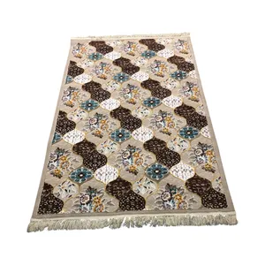 فرش ماشینی 500 شانه زمینه کرم - قهوه‌ای حاشیه کرم مدل آرشا