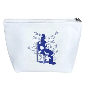 کیف لوازم آرایش دخترانه خندالو مدل مرد غرق در ماهی کد 9440