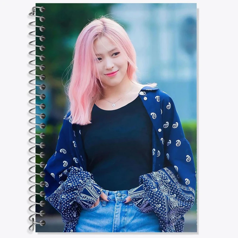 دفتر زبان 50 برگ خندالو مدل دو خط طرح ریوجین گروه ایتزی ITZY کد 20180