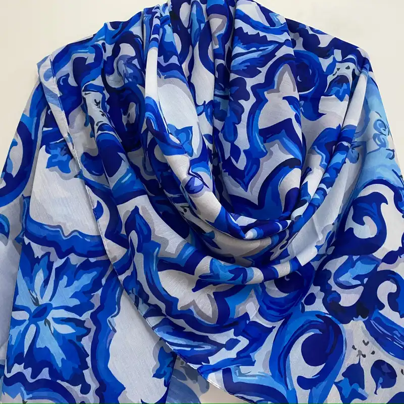 روسری زنانه مدل نخ اسپان منگوله دار کد 526