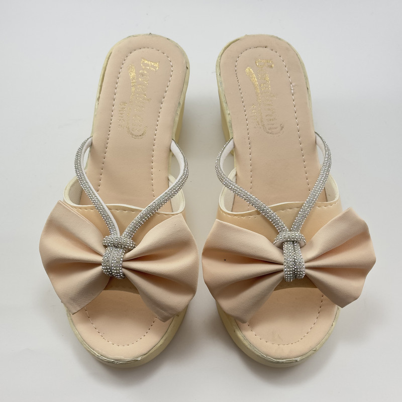 صندل زنانه مدل نگینی پاشنه دار