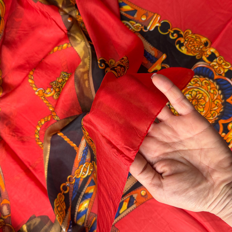 روسری زنانه مدل حریر ابرشیم زنجیره ای کد 4