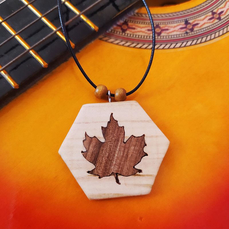 گردنبند دخترانه طرح برگ پاییز کد 105