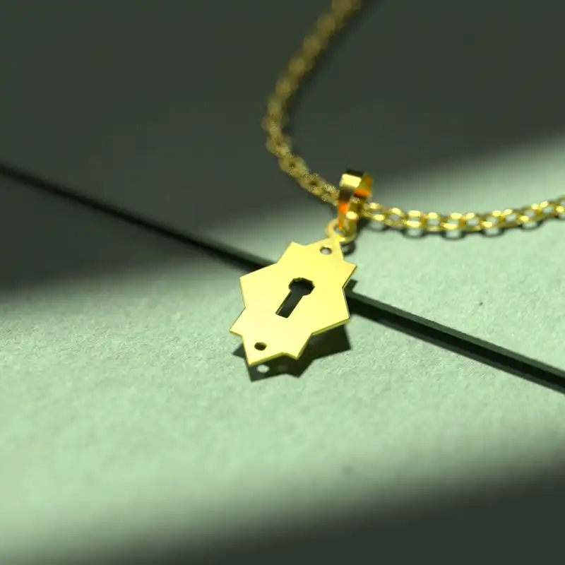 گردنبند طلا 18 عیار زنانه مدوپد مدل قفل کد F3-1-1117