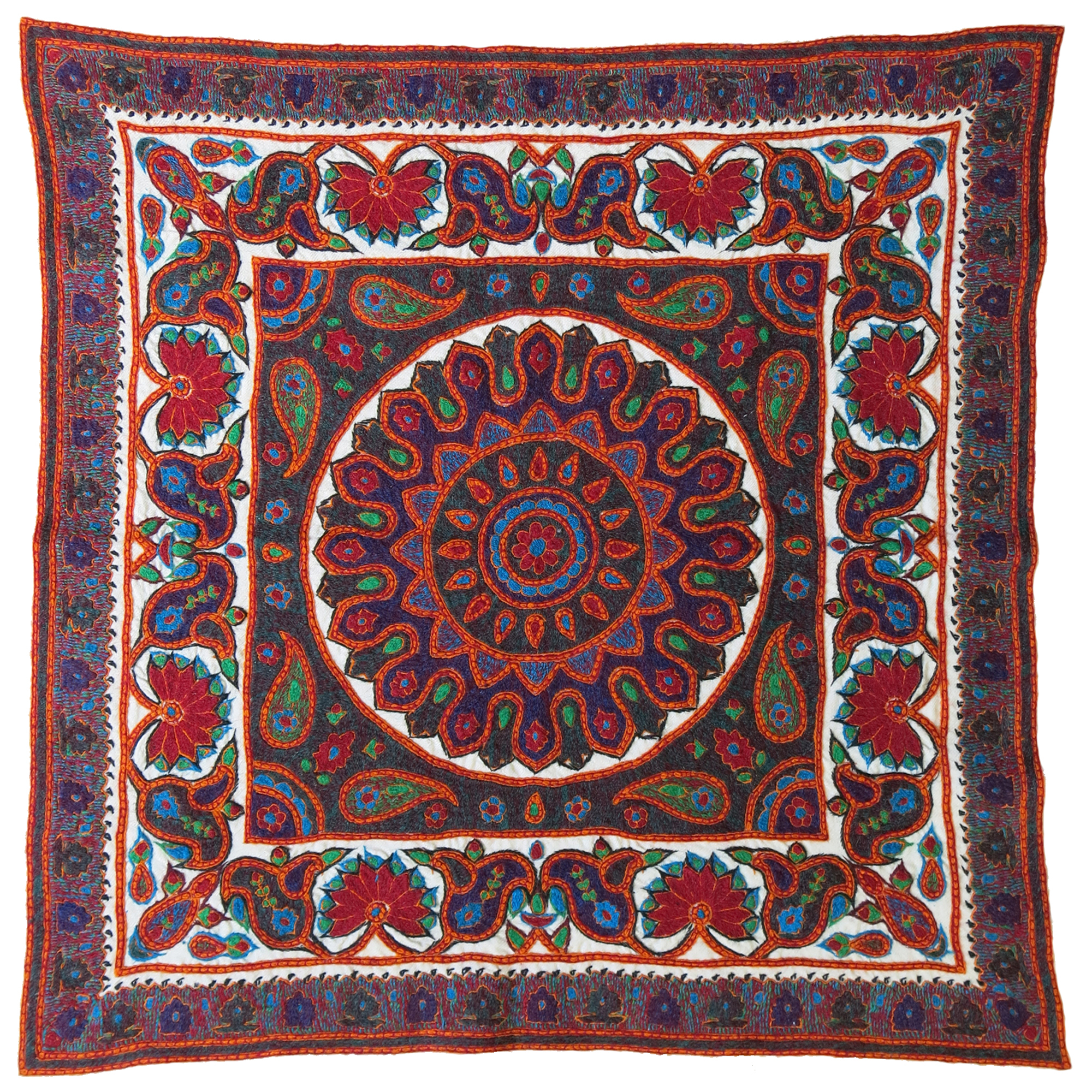 رومیزی سوزن دوزی طرح گل زنبق کد 104