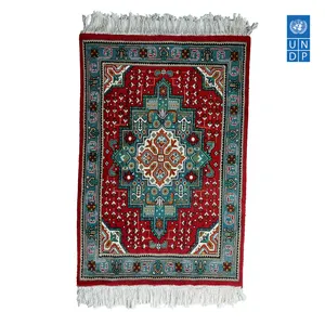 فرش دست بافت یک و نیم متری طرح هریس مدل 135