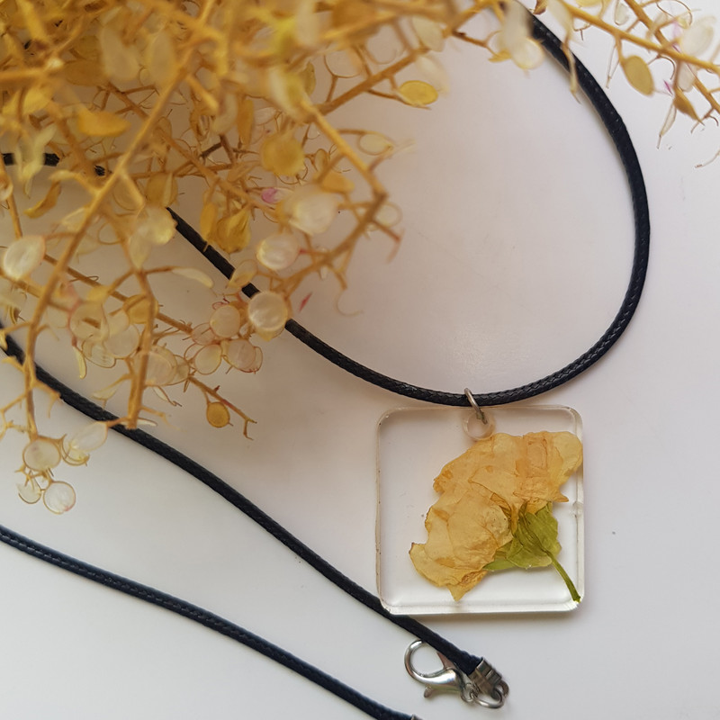 گردنبند دخترانه مدل رزینی گردنبند دخترانه مدل رزینی