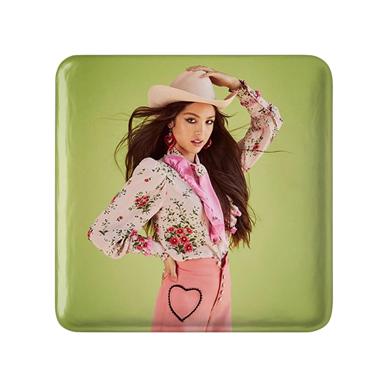 مگنت خندالو طرح اولیویا رودریگو Olivia Rodrigo  مدل مربعی کد 19266