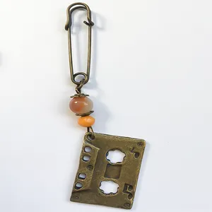 سنجاق سینه زنانه مدل نوار