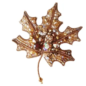 گل سینه زنانه مدل برگ B