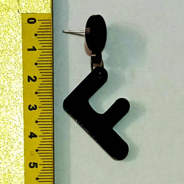 گوشواره دخترانه مدل حروف انگلیسی طرح F گوشواره دخترانه مدل حروف انگلیسی طرح F