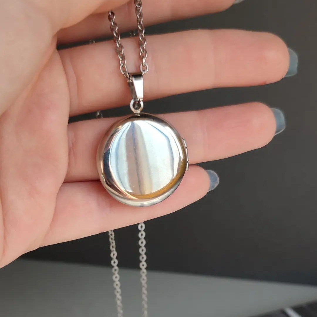 گردنبند زنانه مدل لاکت دایره طرح گل