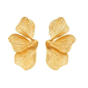 گوشواره میخی زنانه مدل گلبرگ