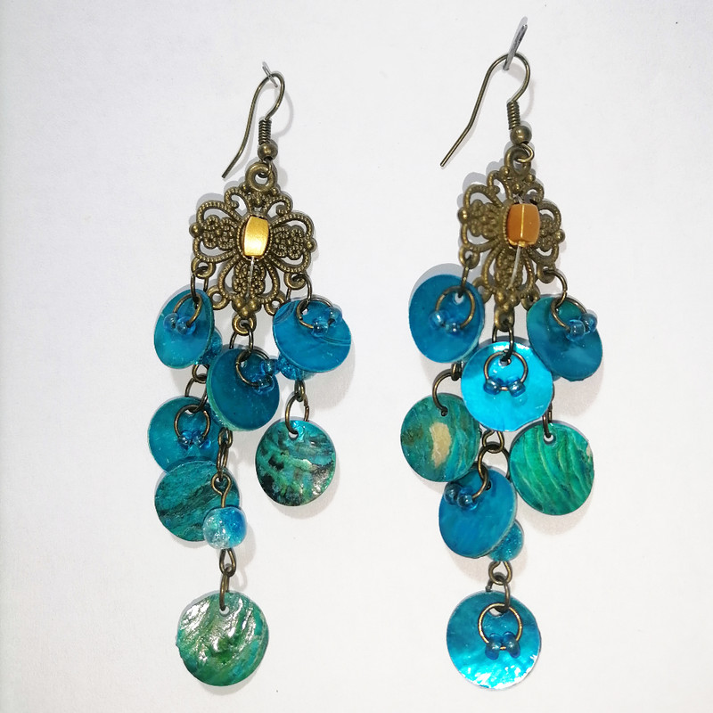 گوشواره دخترانه مدل مهره های صدفی