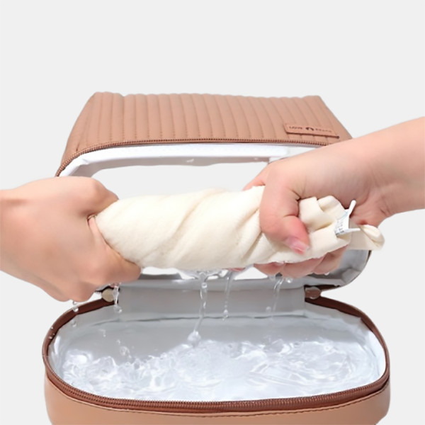 کیف لوازم آرایش زنانه مدل LOVE PEACE