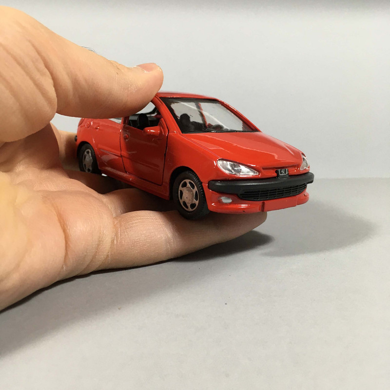 ماشین بازی طاها مدل پژو 206