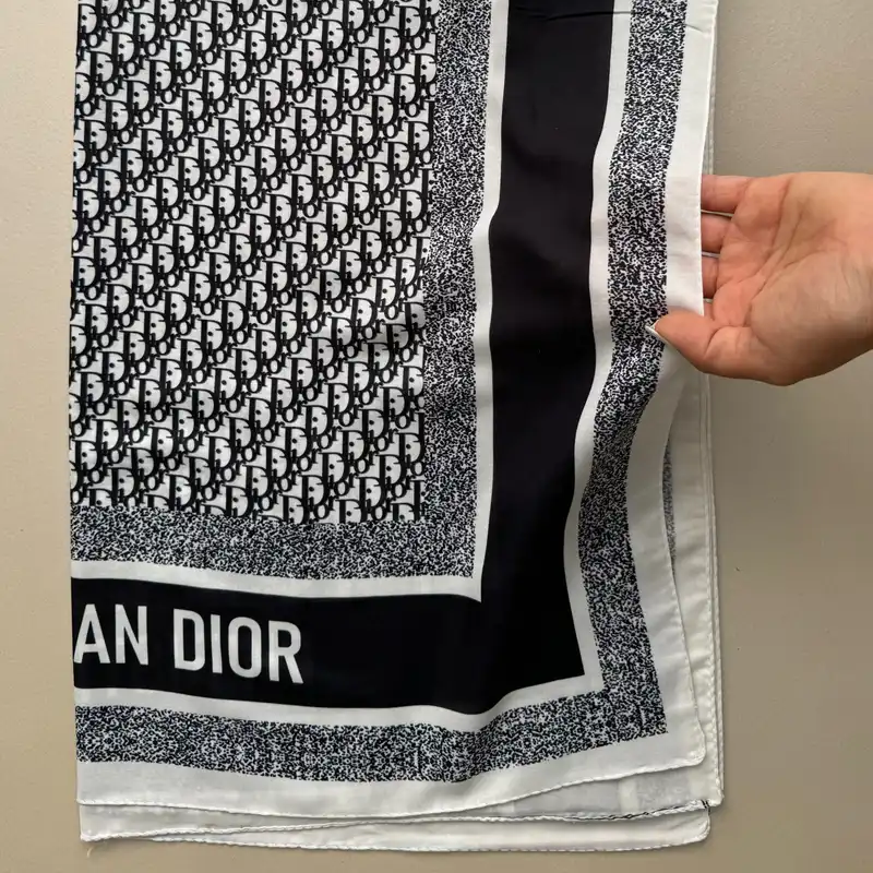 شال زنانه مدل نخی تابستانی حاشیه خط دار