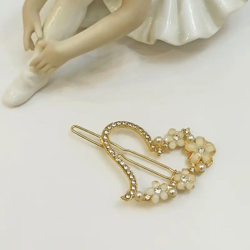 گیره مو زنانه مدل مجلسی فلزی بابونه طرح قلب