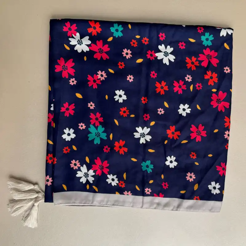 روسری زنانه مدل نخی شاد گلدار قواره بزرگ منگوله دار چهار فصل کد 3