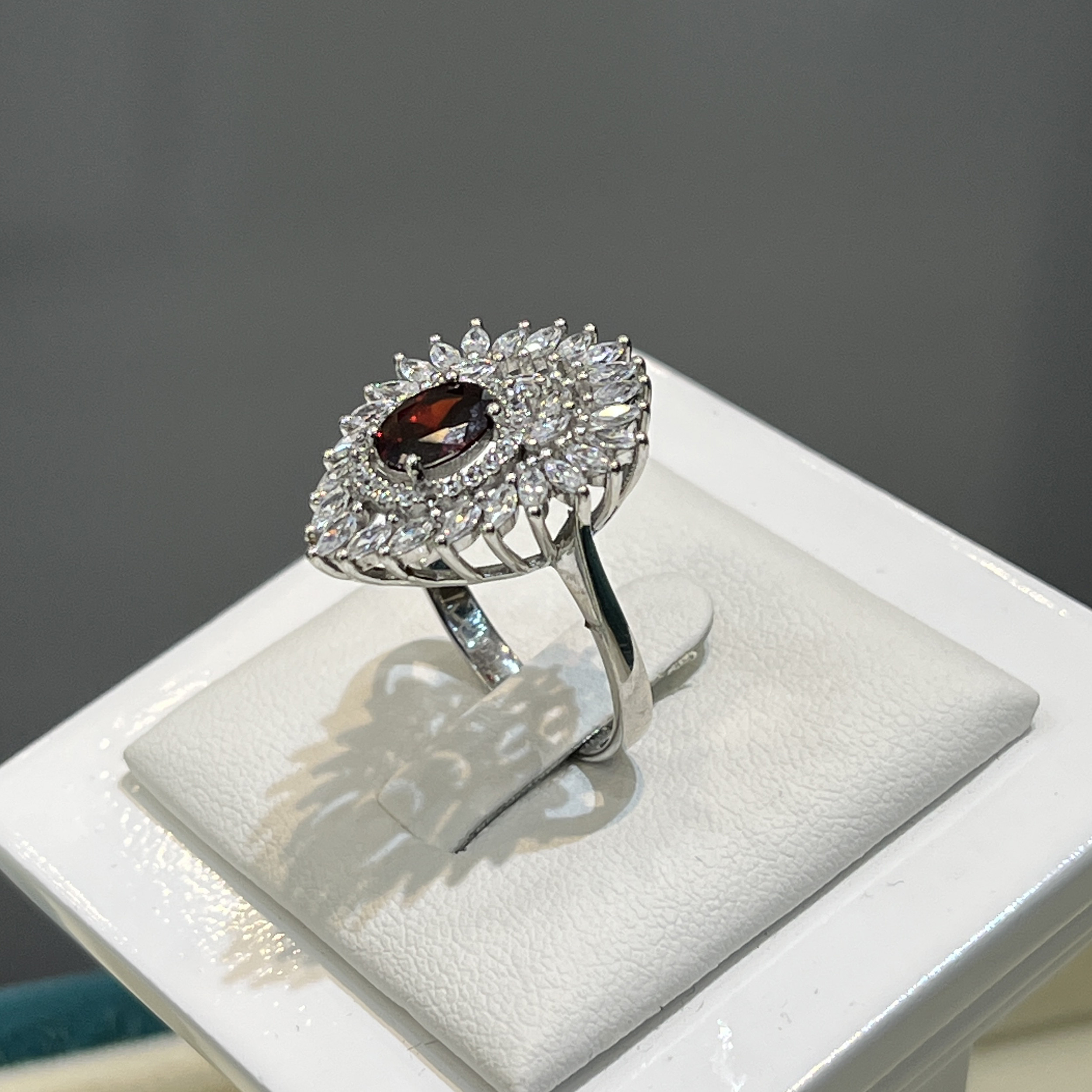 انگشتر نقره زنانه مدل رویال نگین 403-4