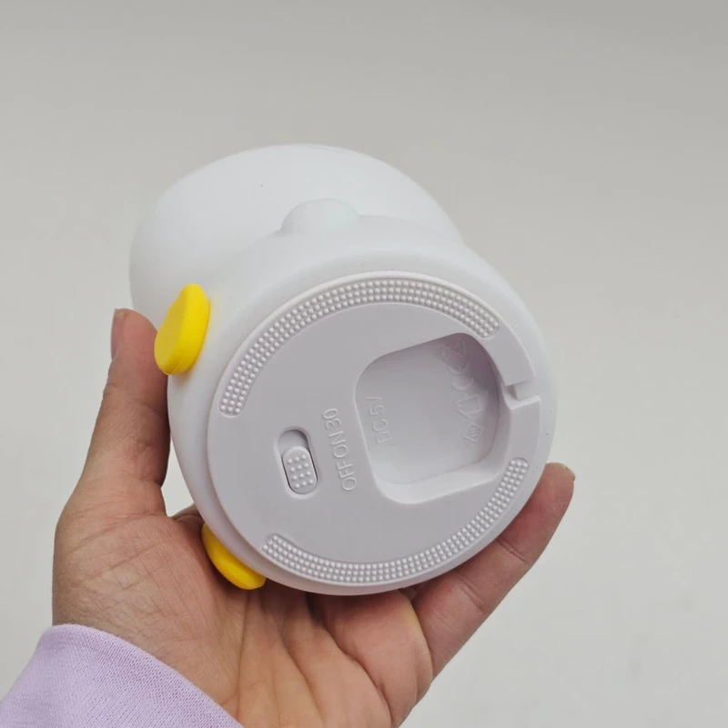 عکس شماره 5 : چراغ خواب اتاق کودک ناب سل مدل اردک دوست داشتنی شارژی بامزه سیلیکونی