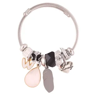 دستبند زنانه مدل پر کد B3447