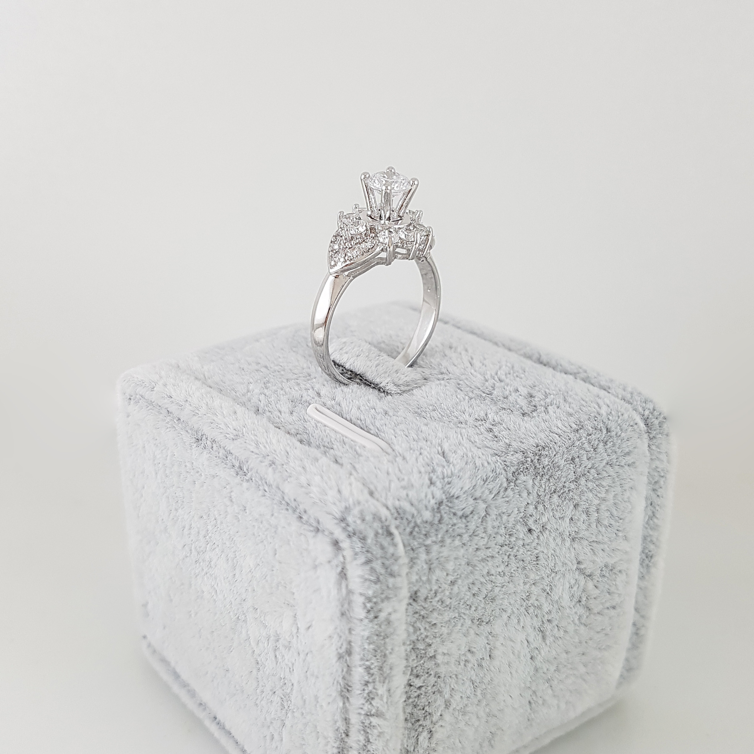 انگشتر زنانه ژوپینگ مدل 1506 انگشتر زنانه ژوپینگ مدل 1506