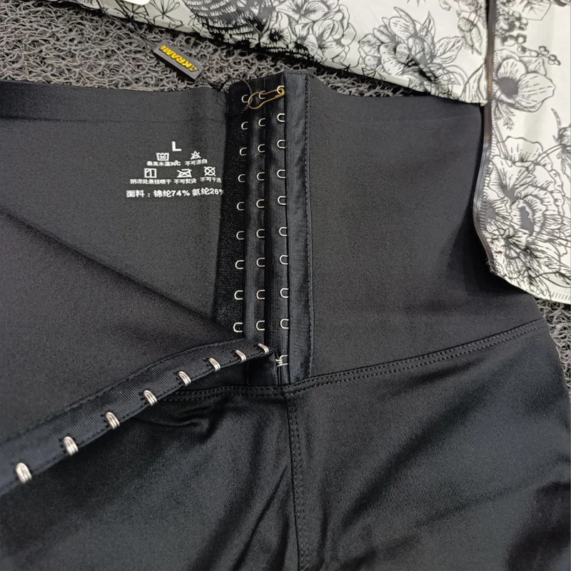 عکس شماره 2 : لگینگ زنانه مدل کمر گنی ساعت شنی قزن دار کد 1001