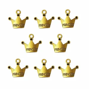 آویز گردنبند مدل تاج بسته 8 عددی