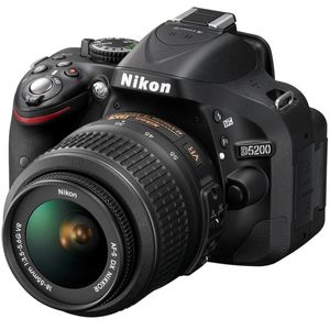 نقد و بررسی دوربین دیجیتال نیکون دی + 18-55 VR 5200 توسط خریداران