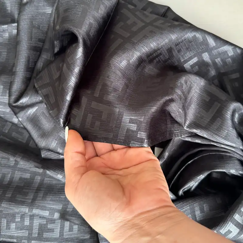 شال زنانه مدل ساتن کریستال برجسته براق کد 1