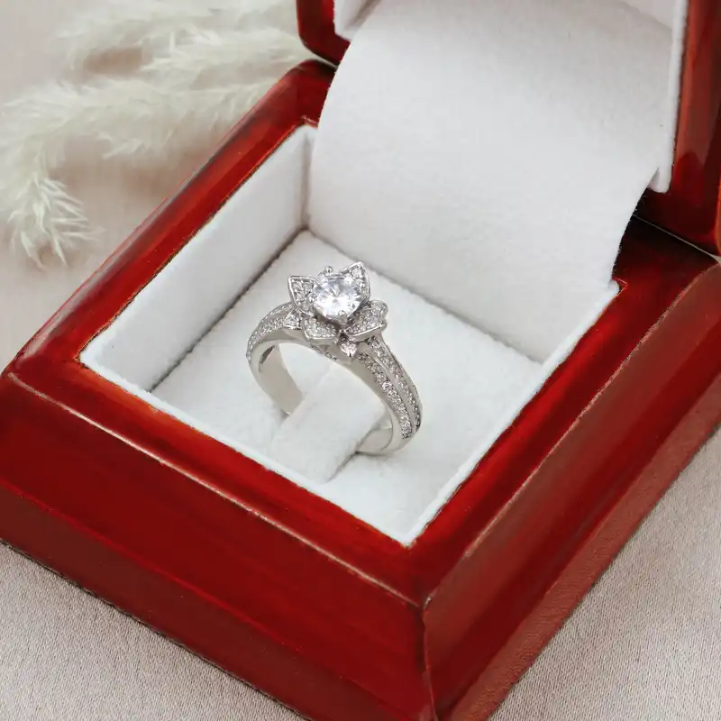 انگشتر نقره زنانه جی تی ای مدل گل نگین دار