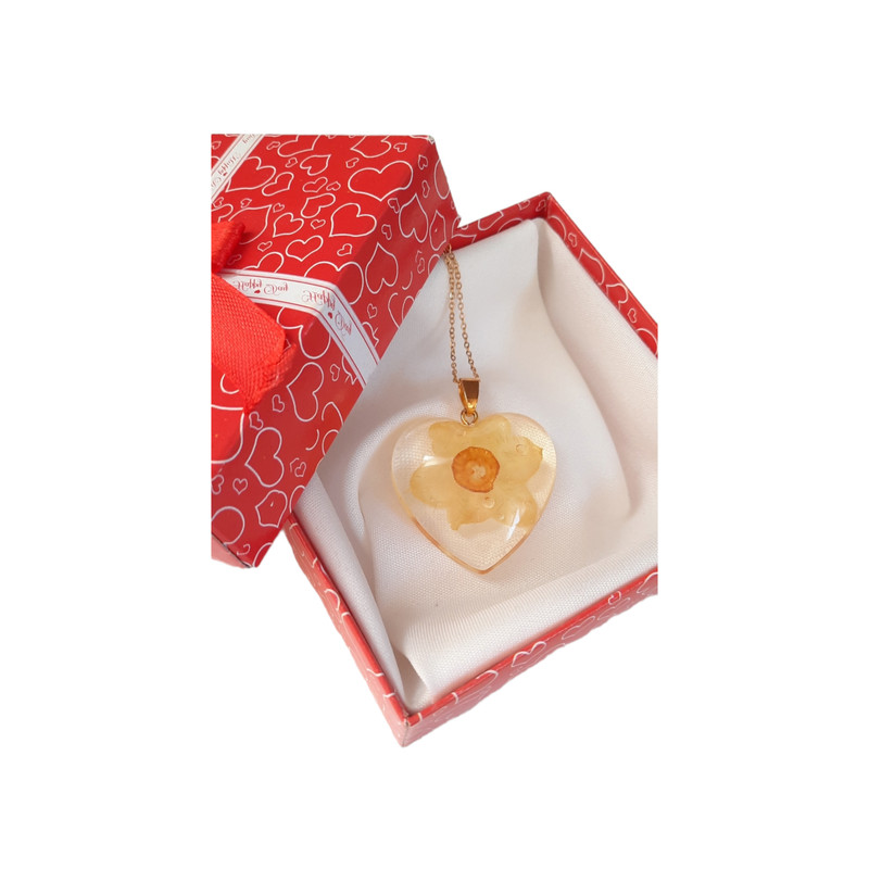 گردنبند زنانه مدل قلب رزینی گل نرگس گردنبند زنانه مدل قلب رزینی گل نرگس