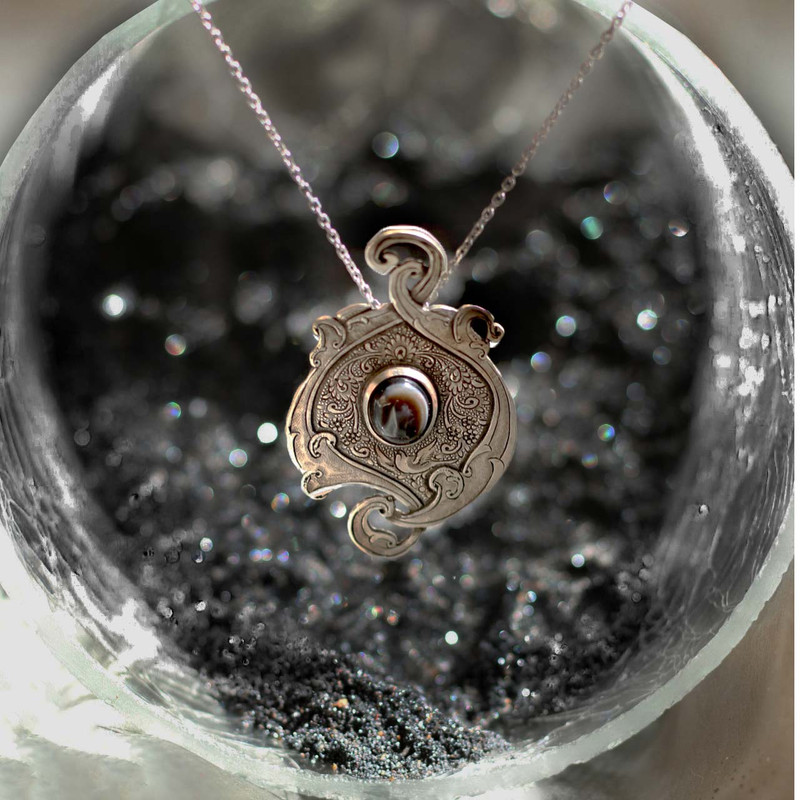 آویز گردنبند نقره زنانه مدل اسلیمی و گل و مرغ آویز گردنبند نقره زنانه مدل اسلیمی و گل و مرغ