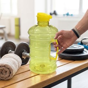 قمقمه مدل ورزشي و مسافرتی گنجایش 2 لیتر